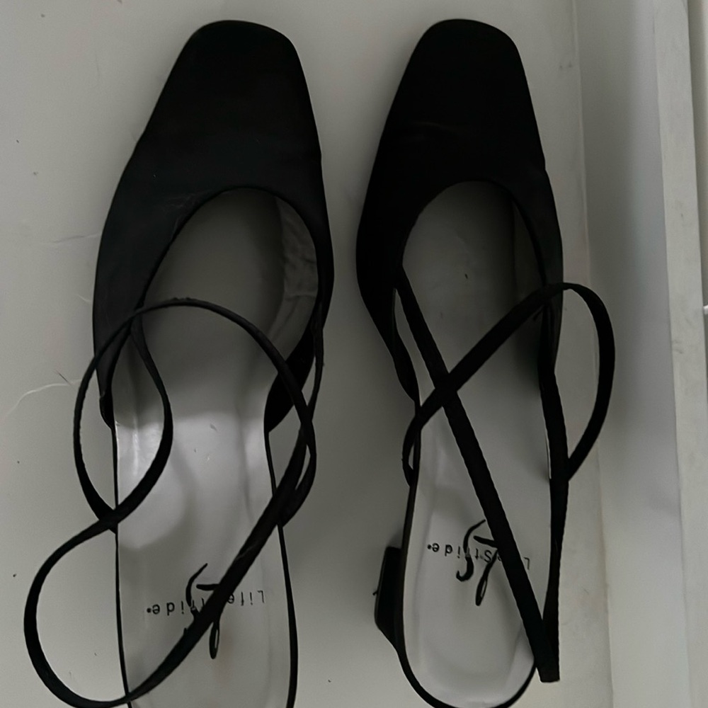 Strappy shoes